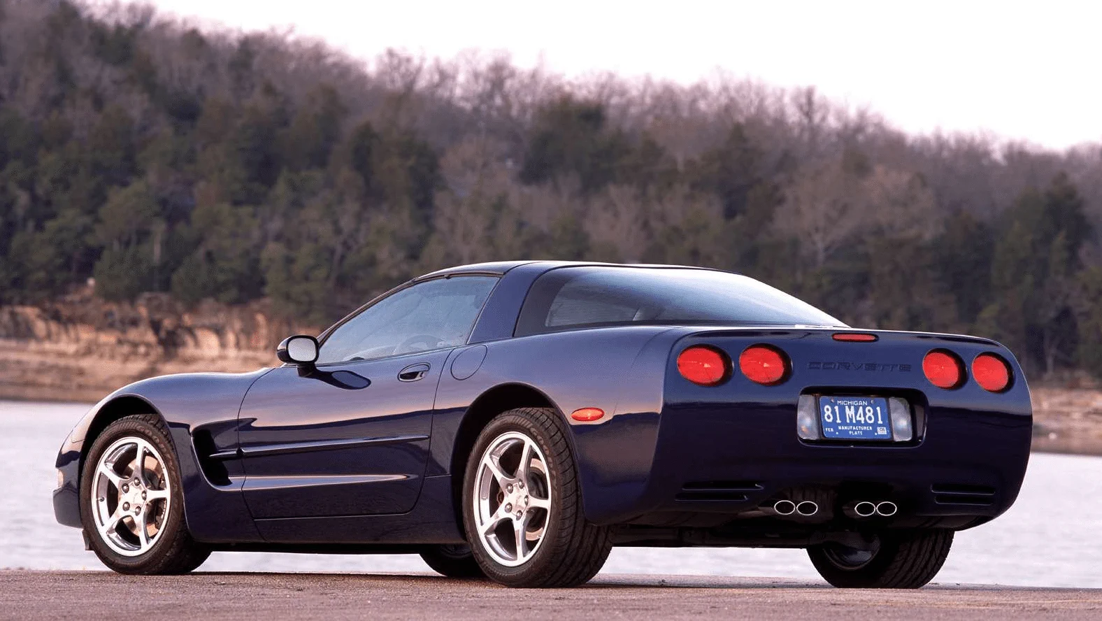 Corvette Generations/C5/C5 2003 purple rear.webp